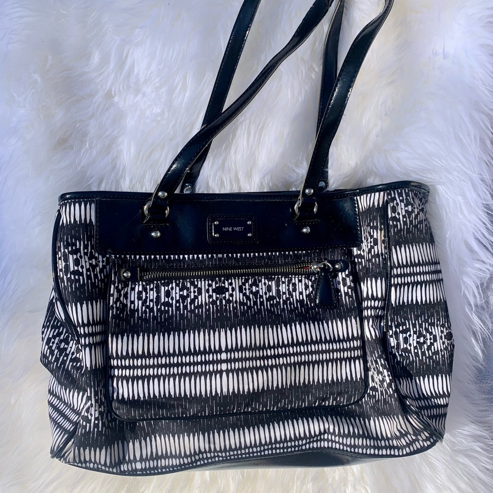 Nine West women’s black and white print bag. Good condition. Minimal used